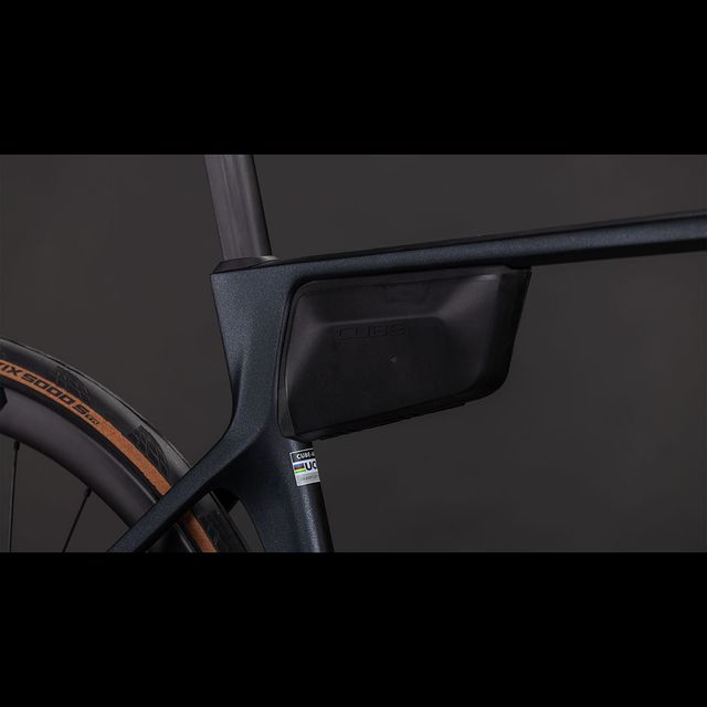 CUBE Agree C:62 SLX maantiepyörä